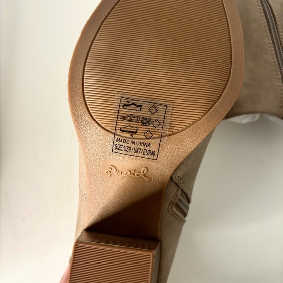 QUPID NWT TAN ANKLE BOOTIES US9 - Picture 5 of 5